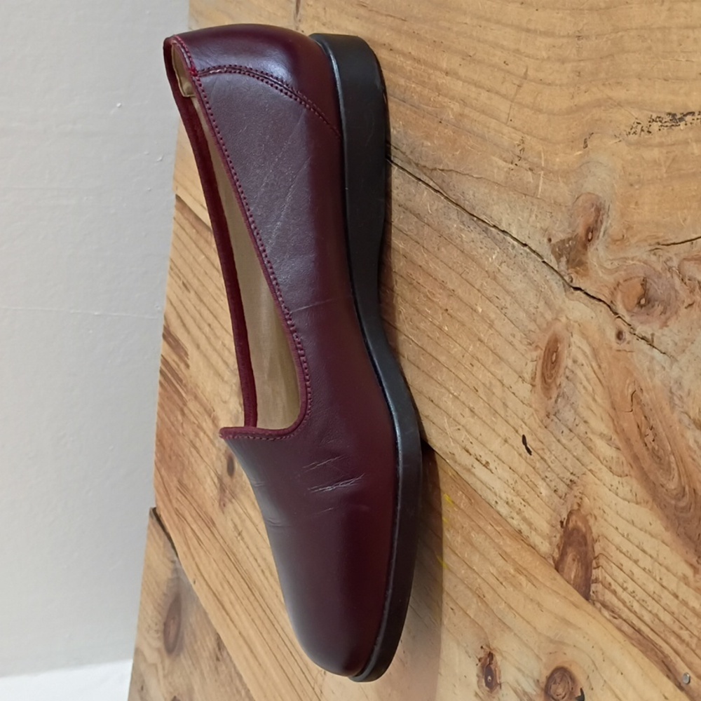 Women's Leather Slip-On Flats in Burgundy
